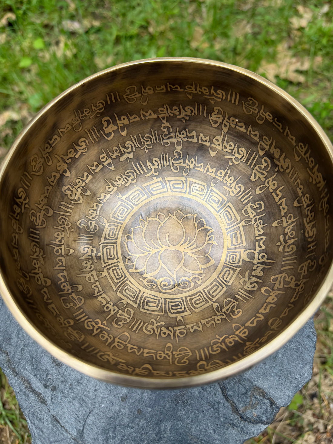 The History of Tibetan Singing Bowls: From the Himalayas to Modern Meditation