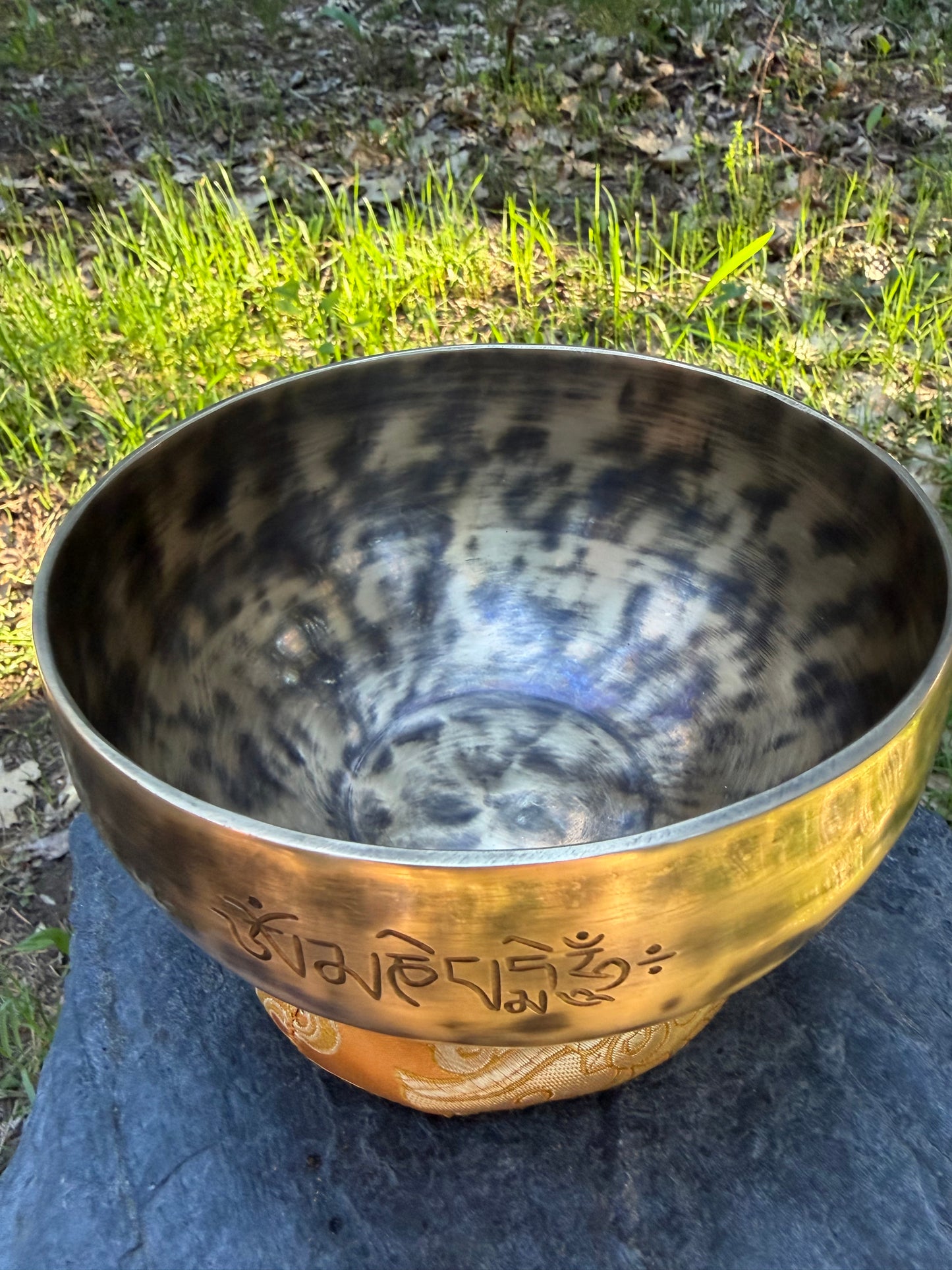 Full Moon Singing Bowl - Handmade in Nepal - Authentic Himalayan Sound Bowl