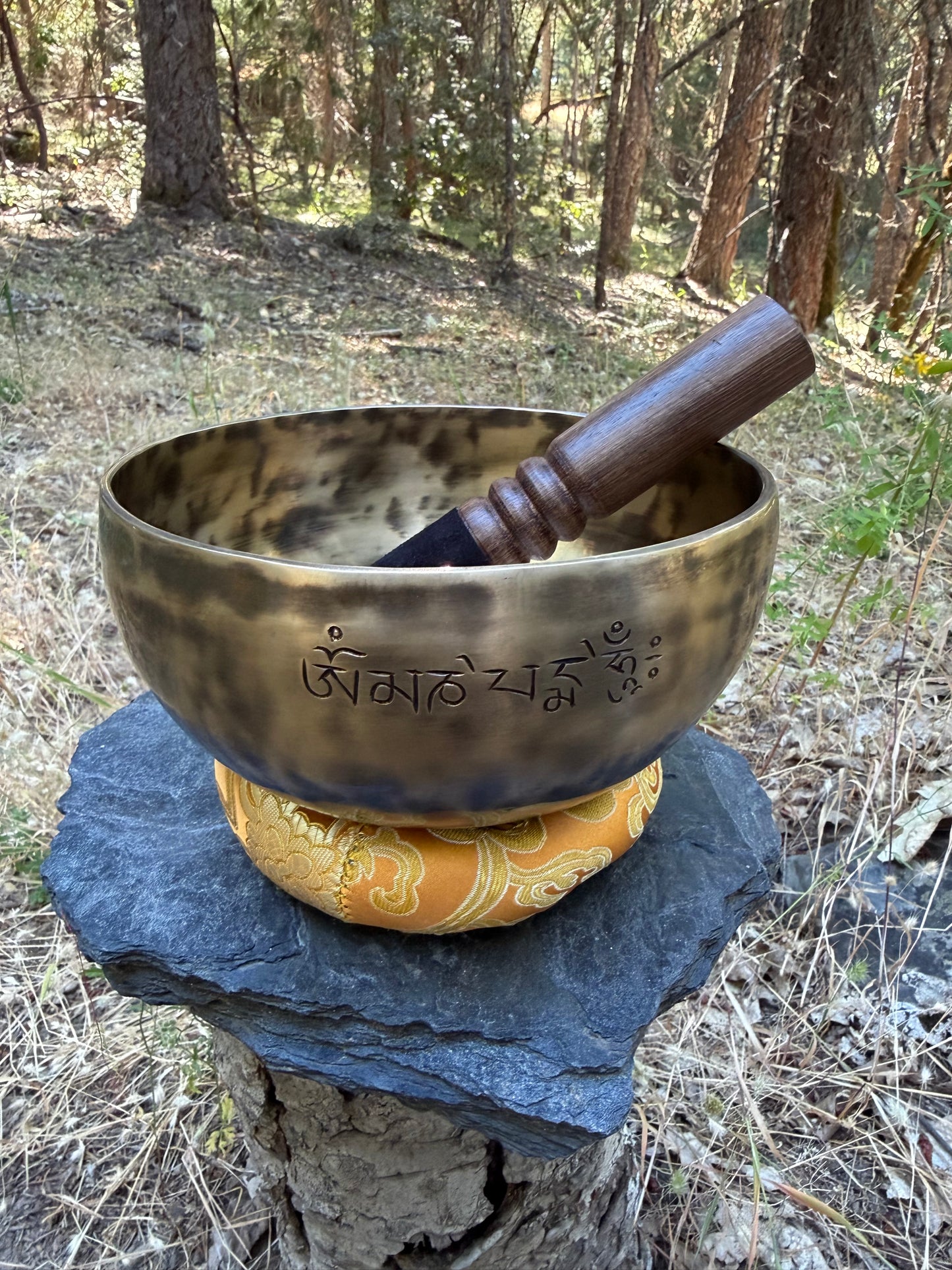 Himalayan Full Moon singing bowl with harmonic resonance