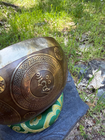 Tibetan Singing Bowl Set – White Tara 8 Auspicious Symbols | Handmade in Nepal Sound Bowl (6")