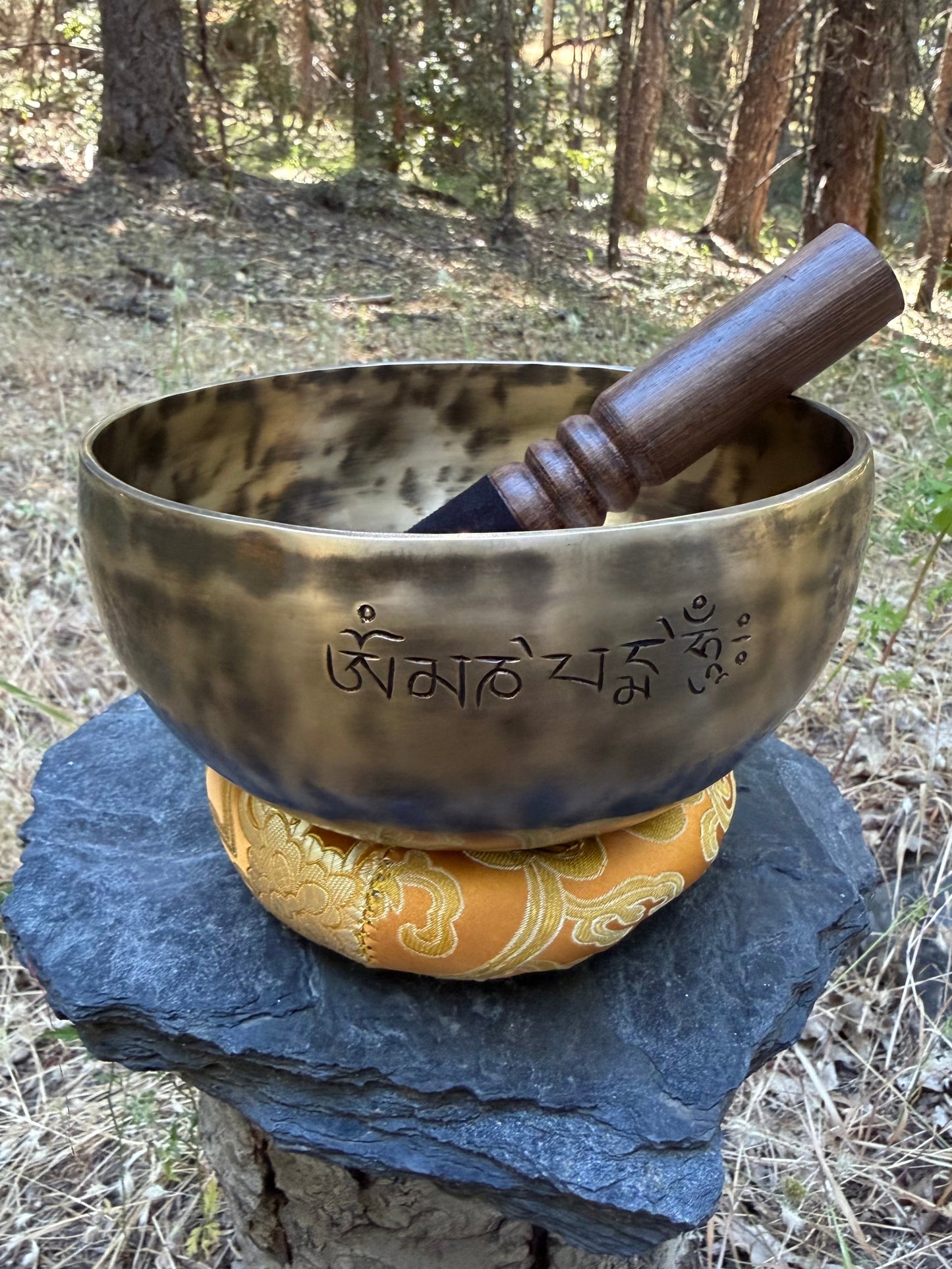 Himalayan Full Moon singing bowl with harmonic resonance