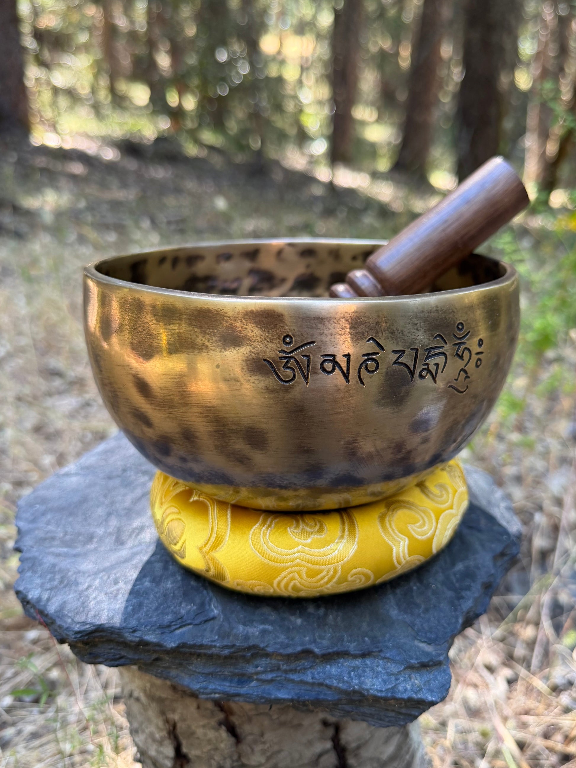 Traditional Tibetan singing bowl with Tiger finish